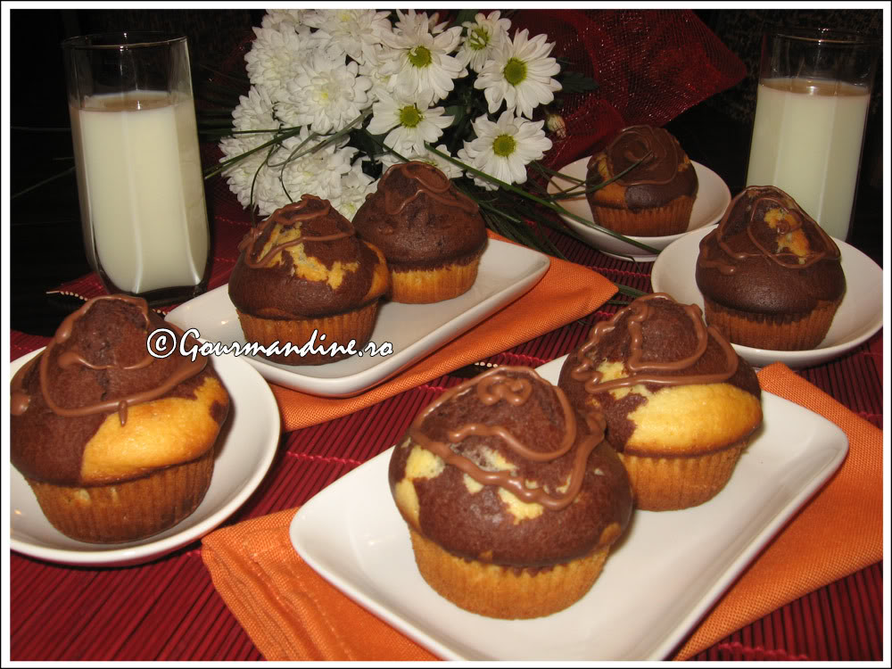 Muffins bicolore cu glazur