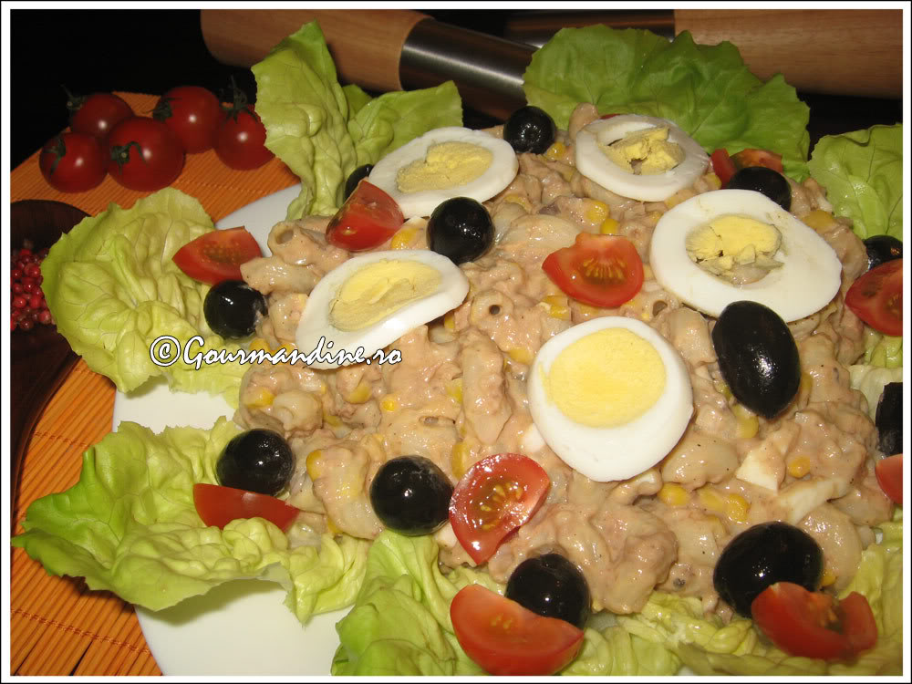 Salată de ton cu paste și porumb